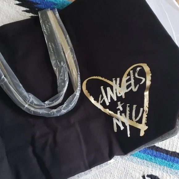 ✨NEW✨VICTORIA SECRET LARGE CANVAS EXCLUSIVE ANGEL TOTE BAG - GOLD START NYC 2018 - Picture 8 of 10